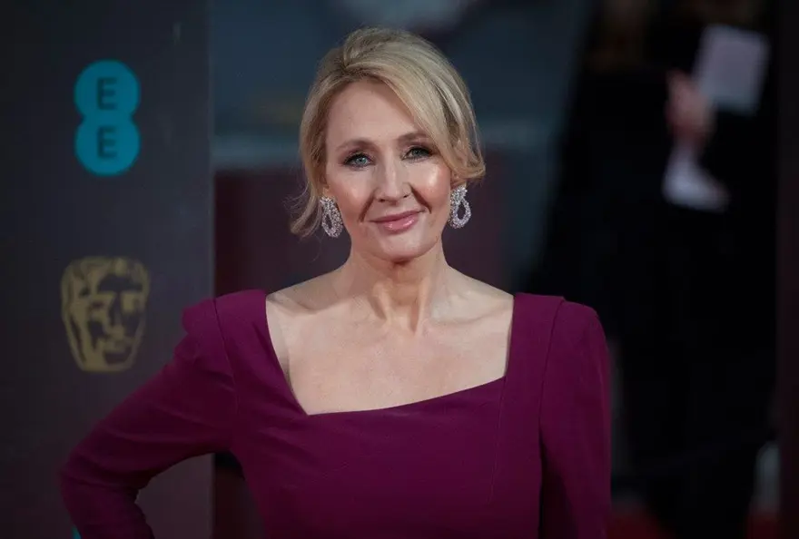 Kendini Ukrayna Başkanı Vladimir Zelenski olarak tanıtan Rus komedyen J. K. Rowling'e şaka yaptı 