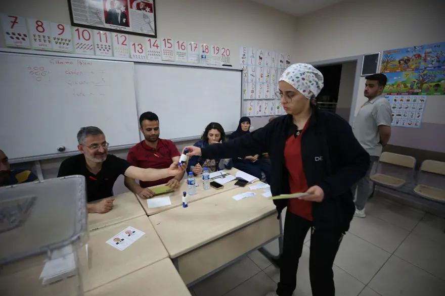 Deprem bölgesinde seçimin ikinci turu 14