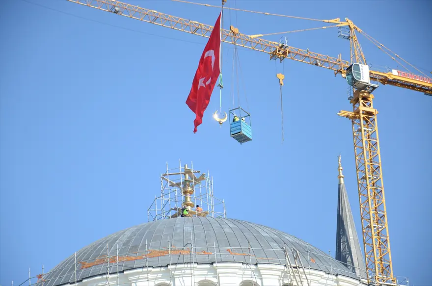 Çamlıca Camisi'nin alemi törenle yerleştirildi 7 Çamlıca Camisi'nin alemi törenle yerleştirildi 7