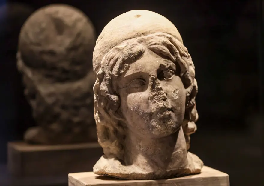 Apollon heykelleri ilk kez ziyaretçisiyle buluştu 2