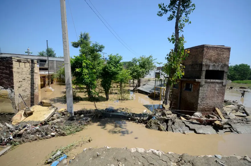 Pakistan'da sel felaketi: Can kaybı bini aştı 13