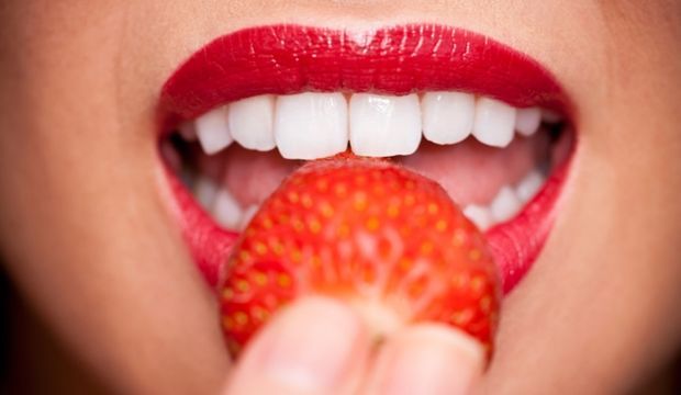 Kömürle diş beyazlatma yöntemi zararlı mı?