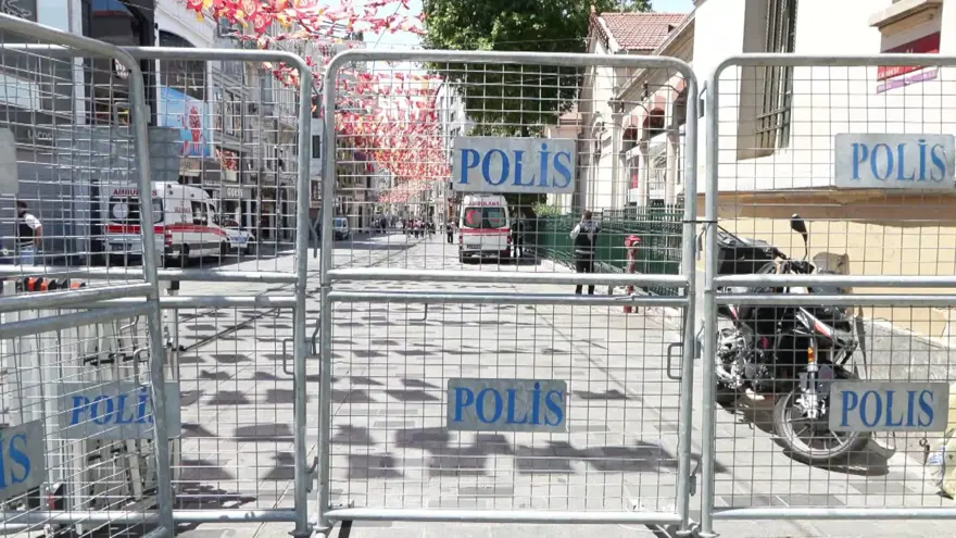 Taksim Meydanı yaya girişine kapatıldı 1
