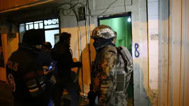 Adana'da eve kenevir baskını: Eve sistem kurmuş