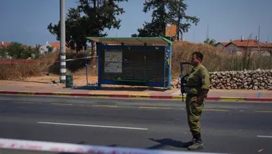 İsrail'de araç otobüs durağına daldı: Sekiz kişi yaralandı