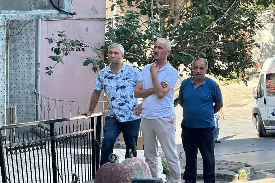 Kağıthane'de korku dolu anlar: Pedalı takılan kamyonet bina boşluğuna düştü 8 Kağıthane'de korku dolu anlar: Pedalı takılan kamyonet bina boşluğuna düştü 8