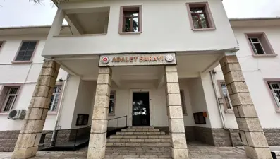 İstismar iddiasında anne ve sevgilisi tutuklandı