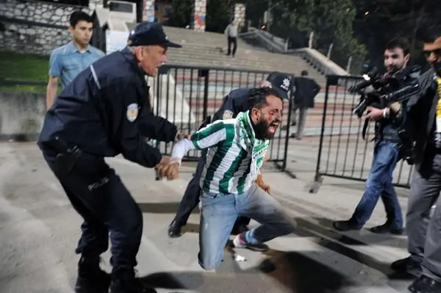 Bursa'da maç sonrası olaylar 6 Bursa'da maç sonrası olaylar 6