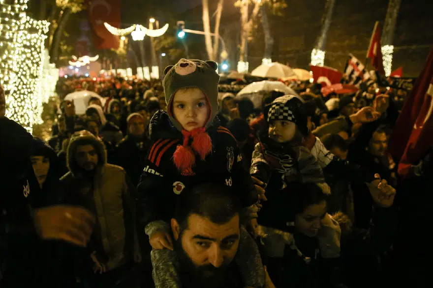 Taraftarlar Beşiktaş'taki saldırıları protesto etmek için yürüdü 14