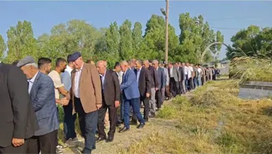 Muş'ta bayramlaşmada uzun kuyruklar oluştu