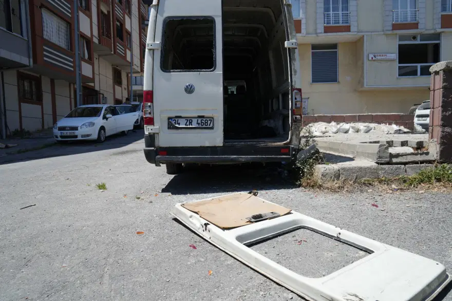Yer: İstanbul! Mahalleli diken üstünde, terk edilmiş araçlar korkulu rüyaları oldu 6