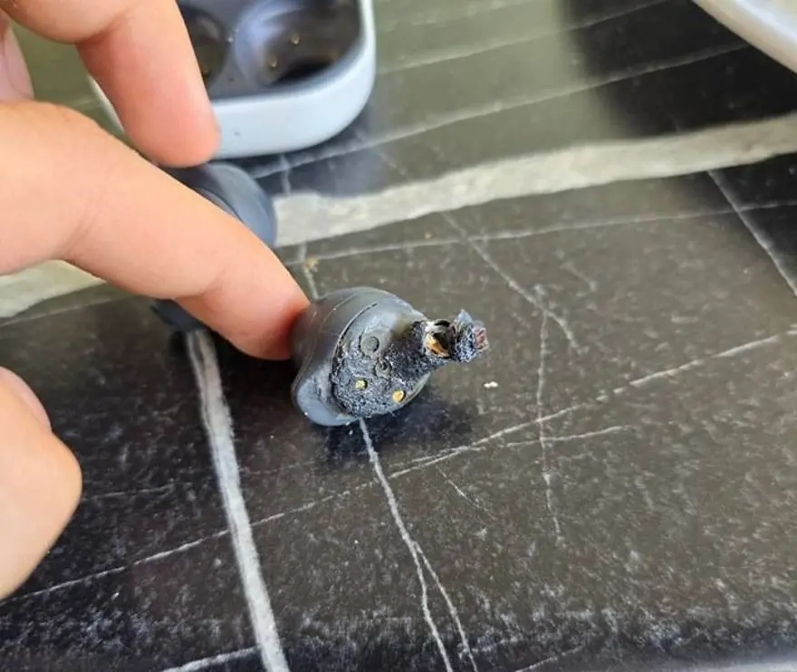 Kalıcı işitme kaybına yol açtı iddiası: Samsung Galaxy Buds FE kulağında patladı 1