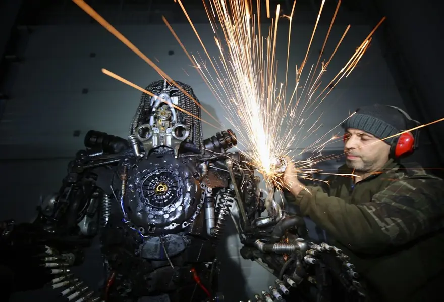 Atık araç malzemeleri motor ustasının elinde sanat eserine dönüşüyor 7