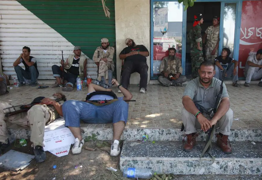 Kaddafi'nin kalesi düştü 50 Kaddafi'nin kalesi düştü 50