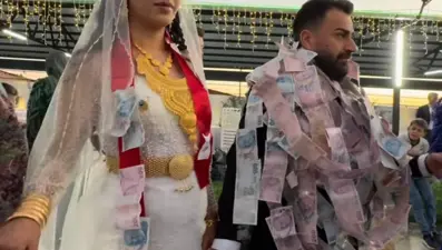 Van’damilyonluk aşiret düğünü: Takı töreni 5 saat sürdü