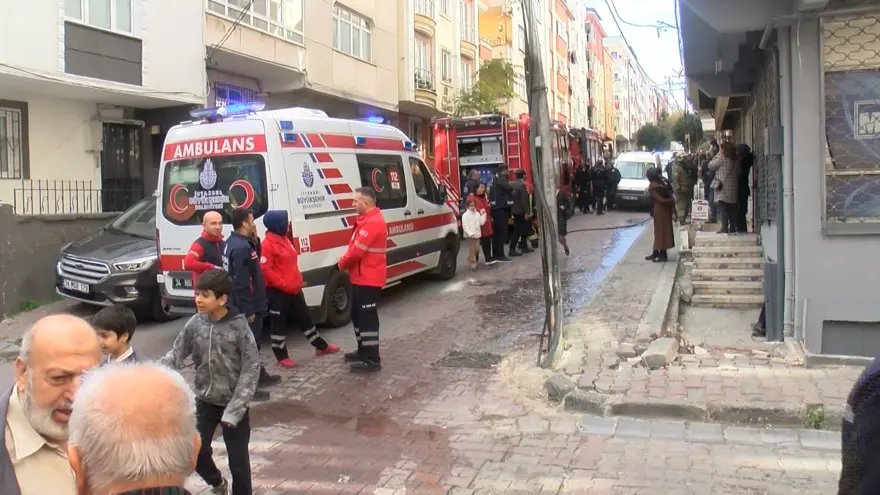 Yanan motosikletten alevler binaya sıçradı 1