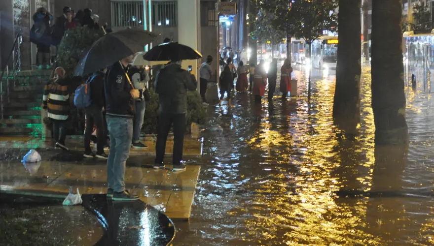 Denizli'de yağış hayatı olumsuz etkiledi 
