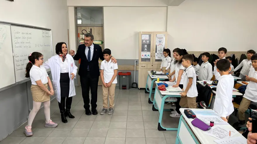 Sınıf başkanı sözünü tuttu! Bakan Tekin'den okula ziyaret 3