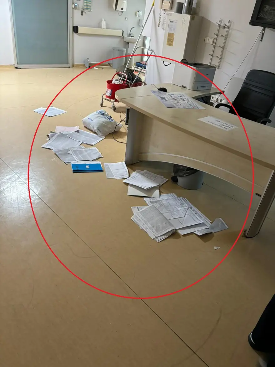 Ölüm haberini alınca sağlık personeline saldırdılar! Diyarbakır'da hastaneyi birbirine kattılar Ölüm haberini alınca sağlık personeline saldırdılar! Diyarbakır'da hastaneyi birbirine kattılar