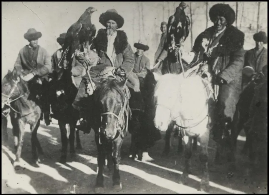 Bilim kurgu değil Türk boylarının 111 yıllık fotoğrafları. Gizemli heykeller, gelişmiş aletler, tanıdık kıyafetler (106 fotoğrafla gizemli Türk tarihi) 14