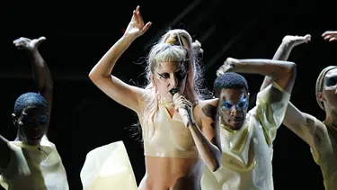 Lady Gaga blogger arıyor