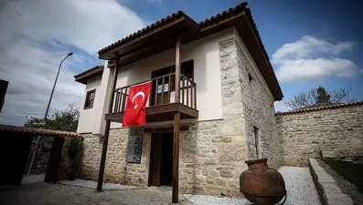 1915&#x27;te Çanakkale&#x27;de karargah olarak kullanılan &#x27;Atatürk Evi&#x27;ne ziyaretçi akını