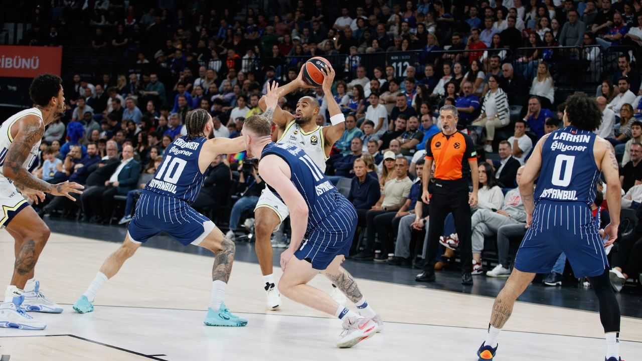 Euroleague'de nefes kesen mücadele: Türk derbisinde kazanan Fenerbahçe Beko