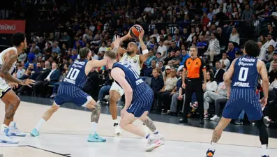 Euroleague'de nefes kesen mücadele: Türk derbisinde kazanan Fenerbahçe Beko