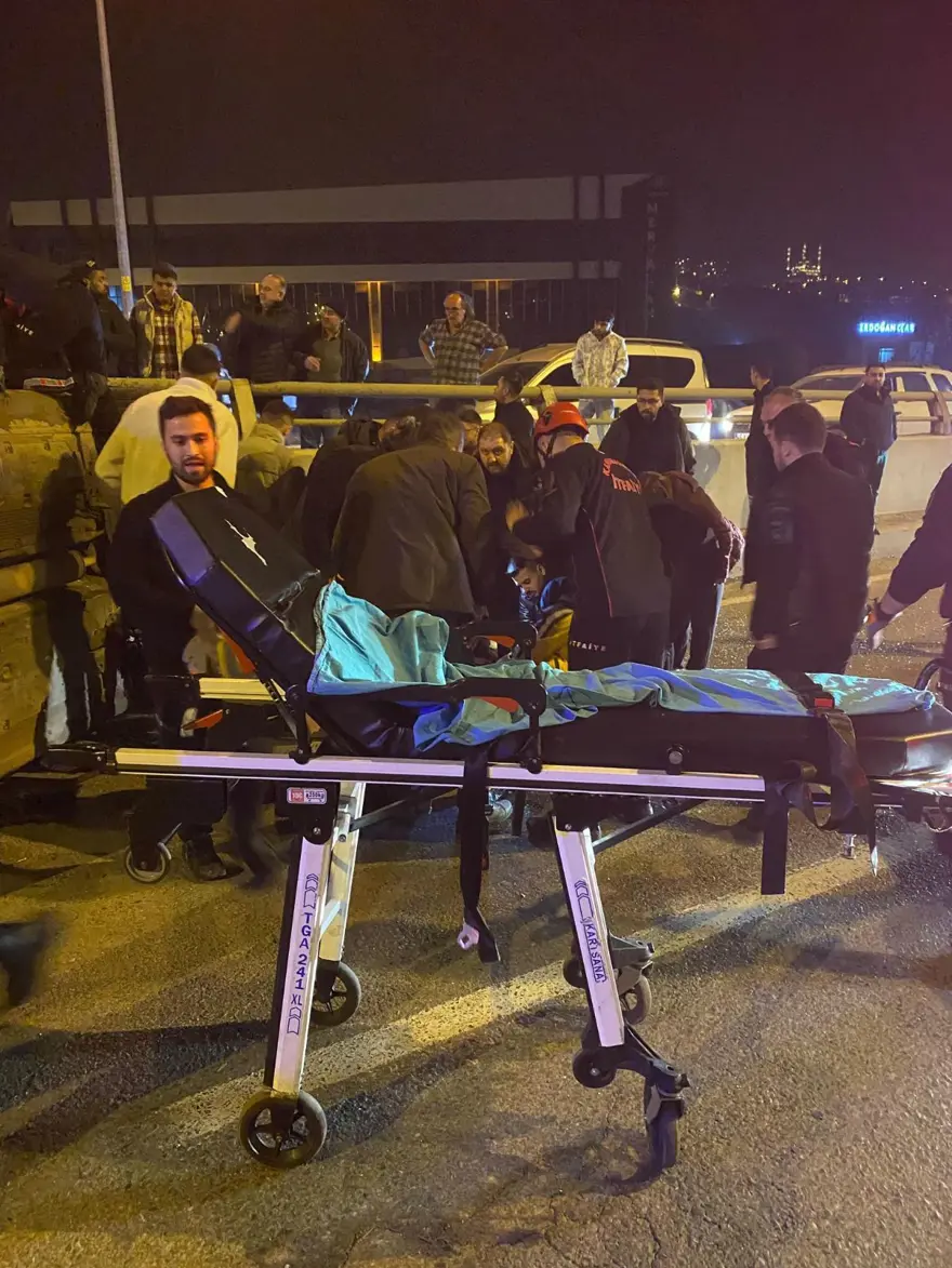 Kahramanmaraş'ta 3 araç birbirine girdi: Yaralılar var 4 Kahramanmaraş'ta 3 araç birbirine girdi: Yaralılar var 4