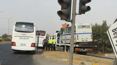 Yolcu otobüsüyle işçi servis midibüsü çarpıştı: 11 yaralı