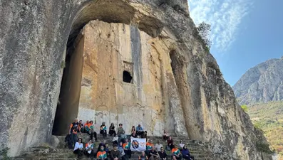 Çorum'un gizemli kaya mezarı büyük ilgi görüyor