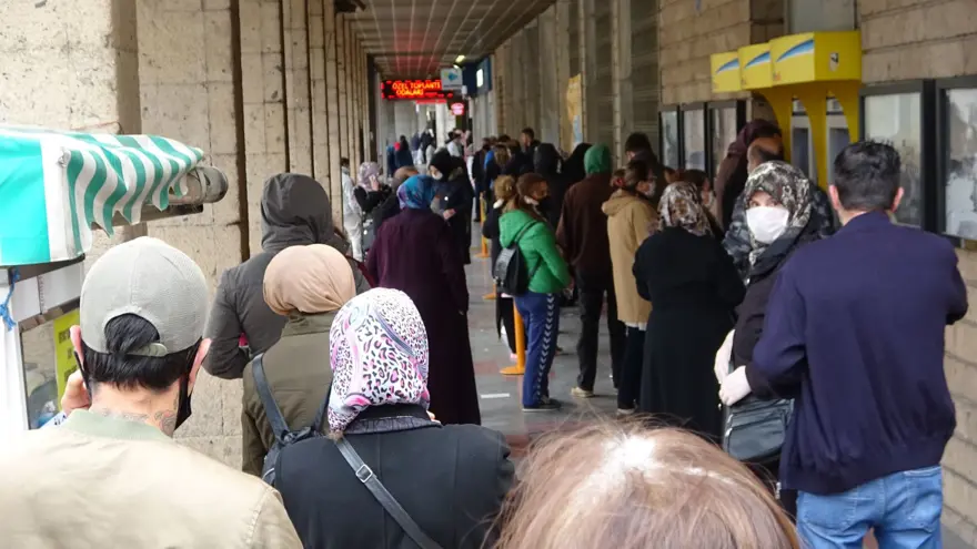 PTT önünde yine aynı manzara 4 PTT önünde yine aynı manzara 4