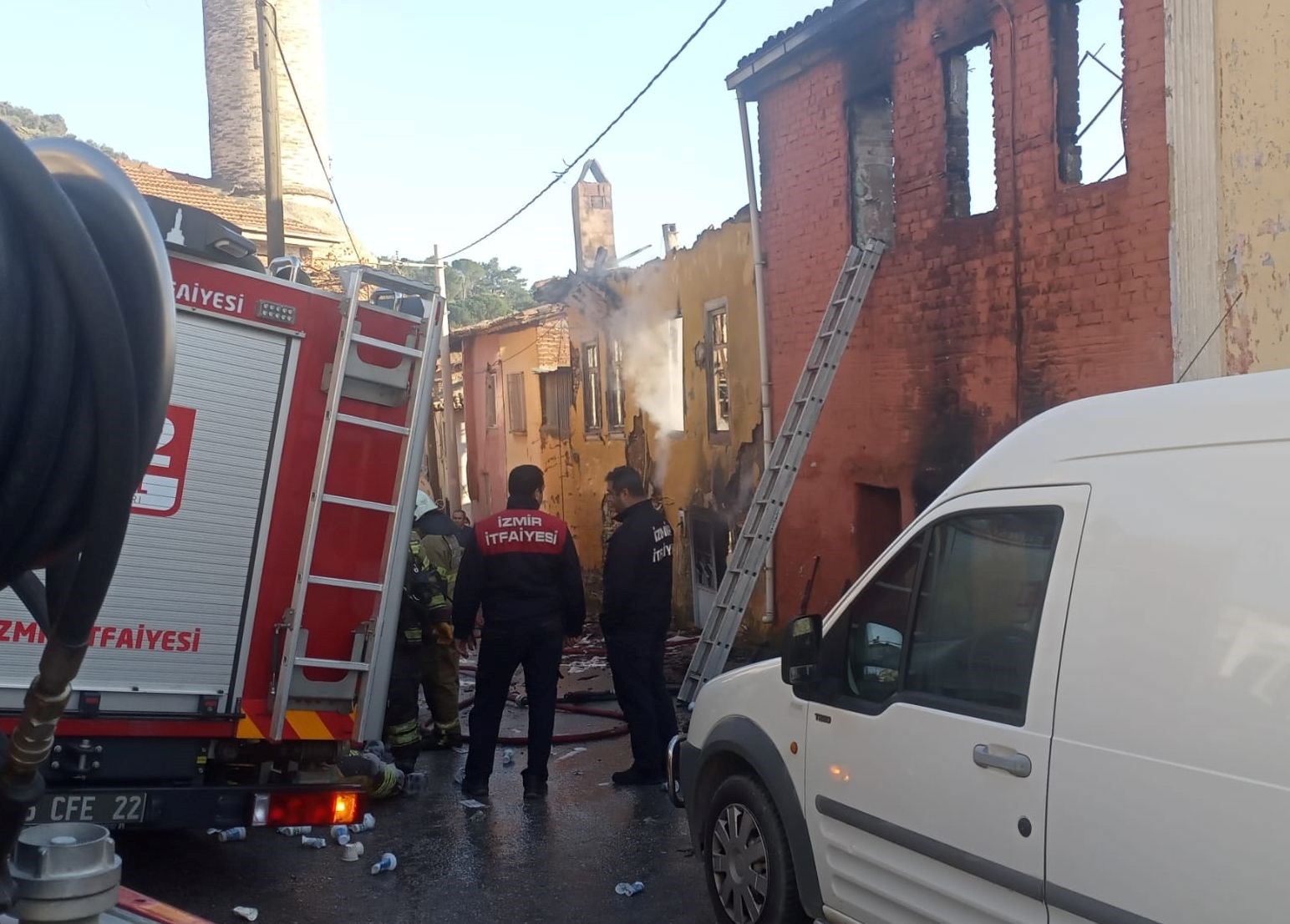 İzmir'de yangın faciası: 3 kardeş hayatını kaybetti