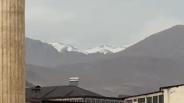 Yüksekova Mor Dağı'nın zirvesi beyaza büründü