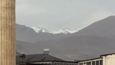 Yüksekova Mor Dağı'nın zirvesi beyaza büründü