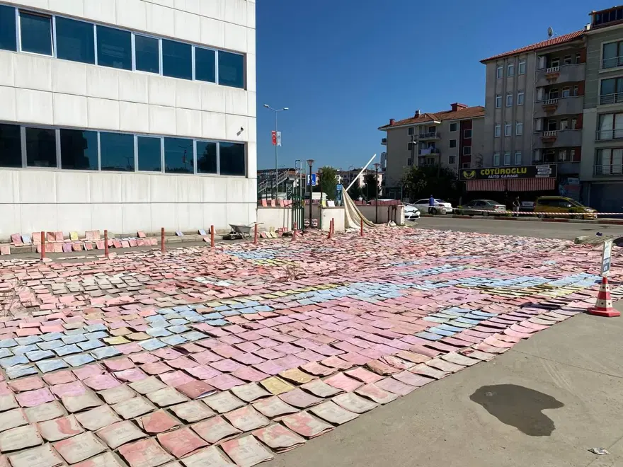 Bartın'da sel sonrası 70 bin evrakı sererek kurutma 1