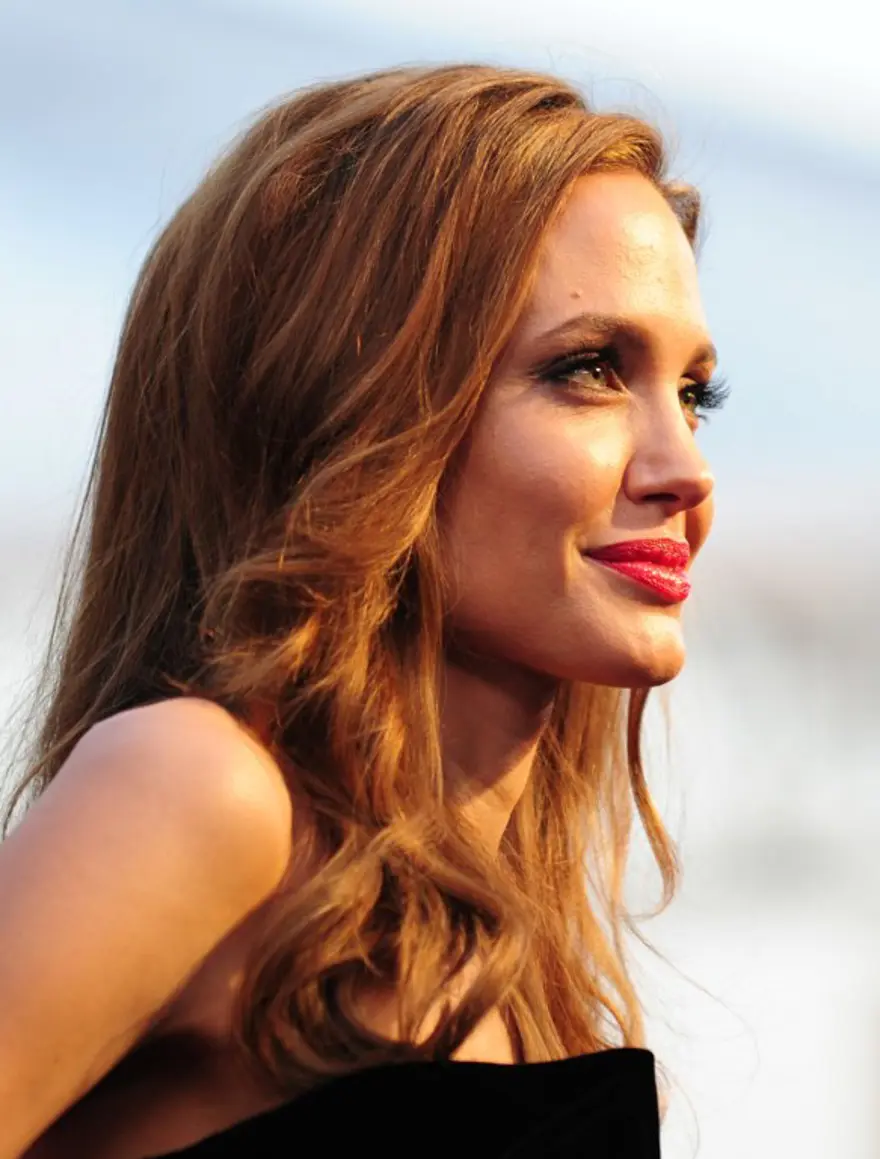 Jolie: Beni hayata bağlıyorlar Jolie: Beni hayata bağlıyorlar