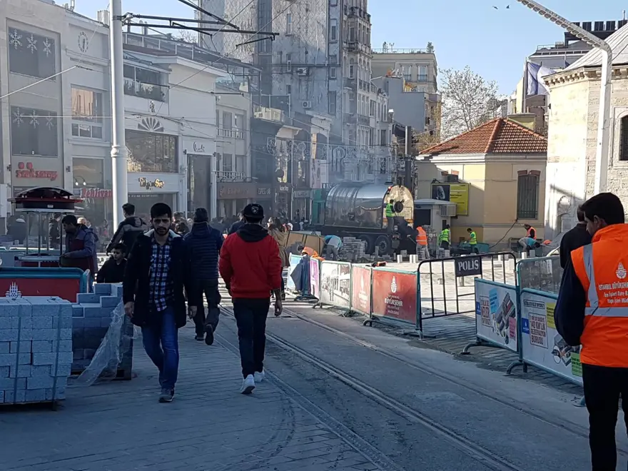 Bir yıl aradan sonra yeniden Taksim Meydanı'nda 7 Bir yıl aradan sonra yeniden Taksim Meydanı'nda 7