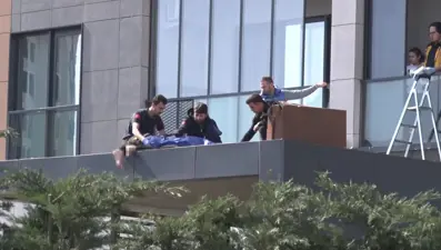 Ümraniye'de 23 yaşındaki genç 28.kattan düşerek hayatını kaybetti