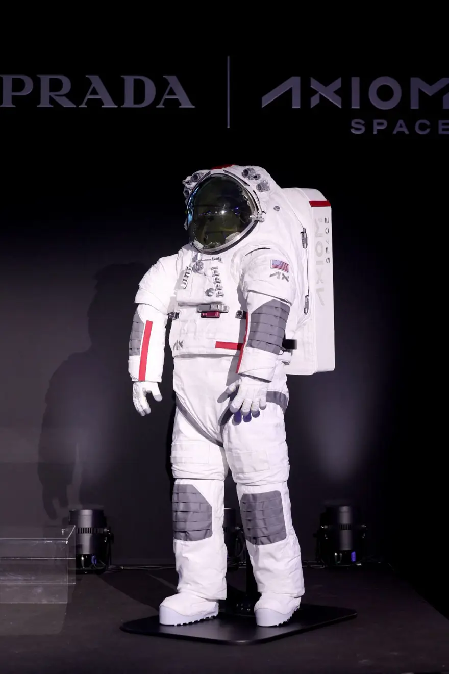 NASA'nın Ay'a dönüş görevi: Yeni uzay kıyafetleri tanıtıldı 6