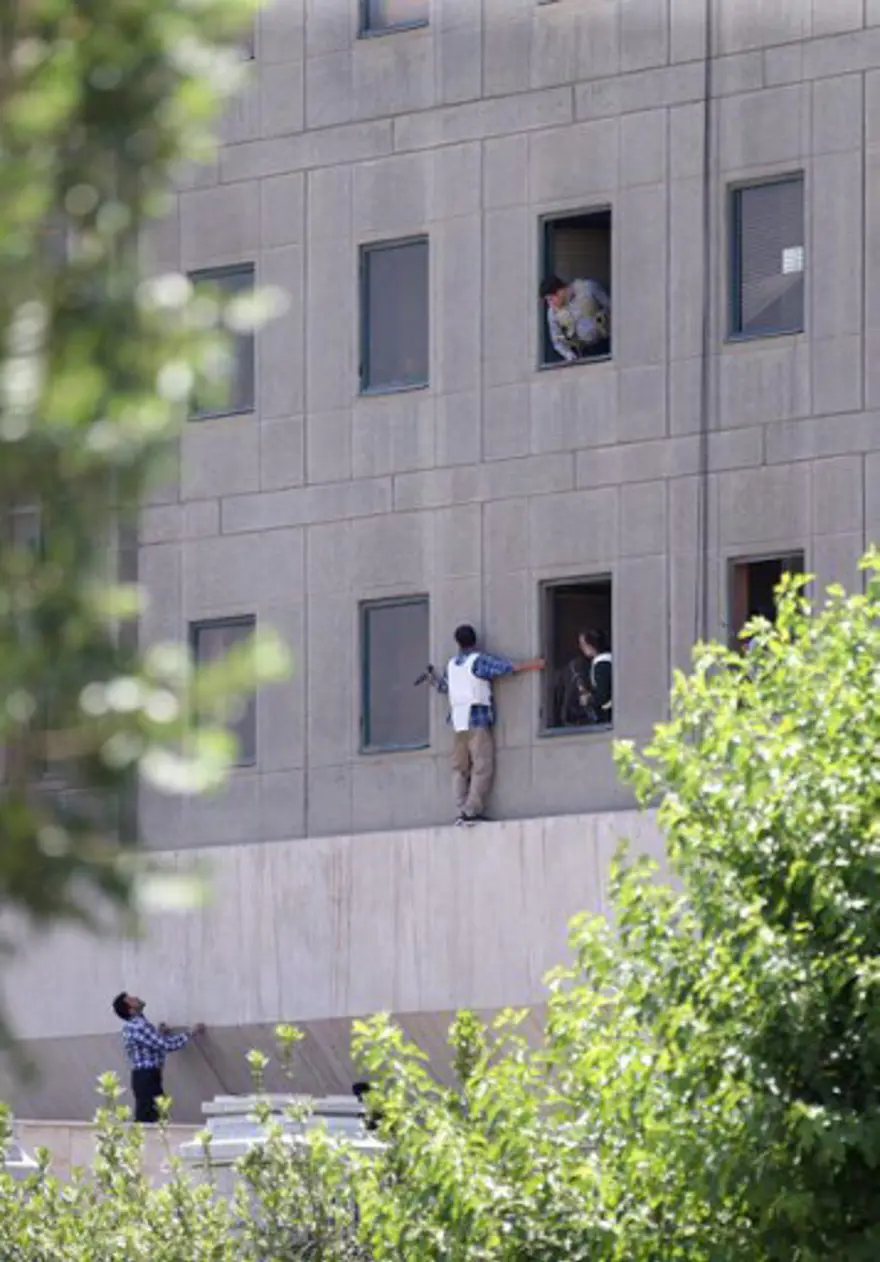 İran Meclisi ve Humeyni Türbesi'nde saldırı 26 İran Meclisi ve Humeyni Türbesi'nde saldırı 26