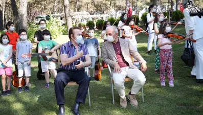 Minik müzisyenlerden Orhan Gencebay’a duygulandıran sürpriz