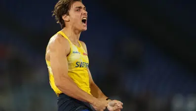 Armand Duplantis&#x27;ten yeni rekor