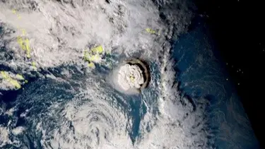 NASA: Tonga'daki yanardağ atmosfere 58 bin olimpik havuzu dolduracak su buharı püskürttü