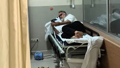 Kendisini ısıran yılanı poşete koyup acile geldi