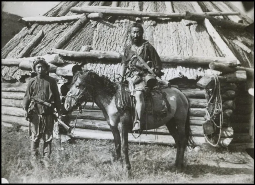 Bilim kurgu değil Türk boylarının 111 yıllık fotoğrafları. Gizemli heykeller, gelişmiş aletler, tanıdık kıyafetler (106 fotoğrafla gizemli Türk tarihi) 82