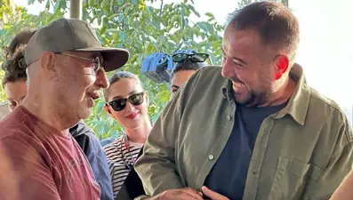 Şener Şen'den Ata Demirer'li "Bir İhtimal Daha Var" setine ziyaret