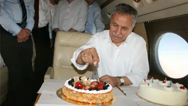 Arınç'a havada doğum günü kutlaması