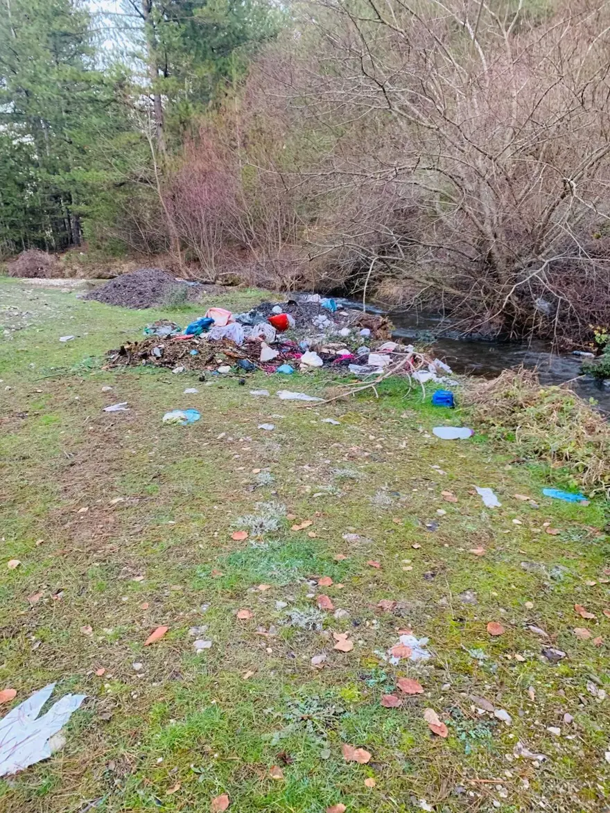 Doğa harikası çöp yığınlarıyla doldu: Ortaya çirkin görüntüler çıktı 2 Doğa harikası çöp yığınlarıyla doldu: Ortaya çirkin görüntüler çıktı 2