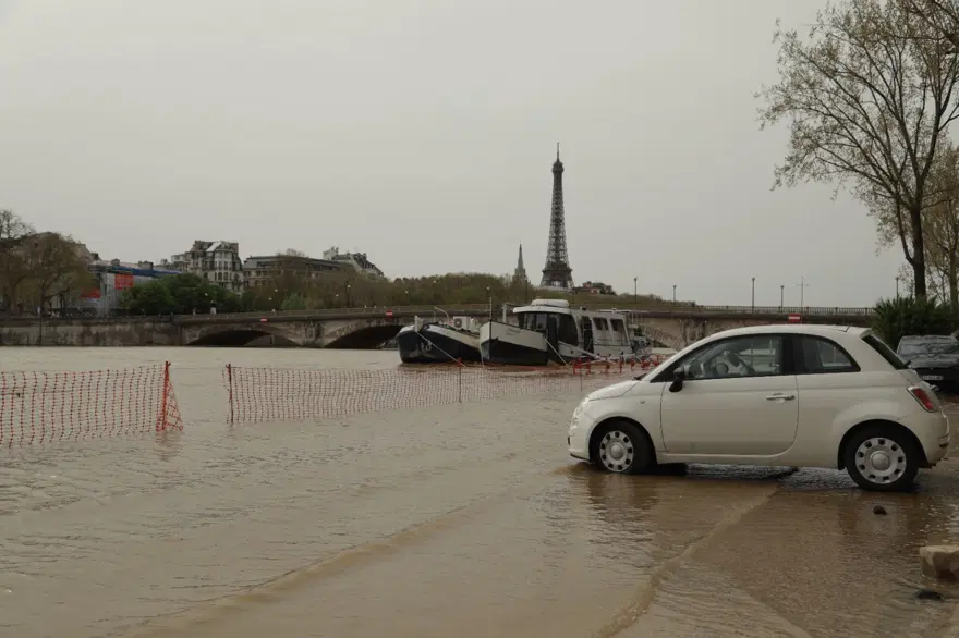 Paris'te Seine Nehri yükseldi 13